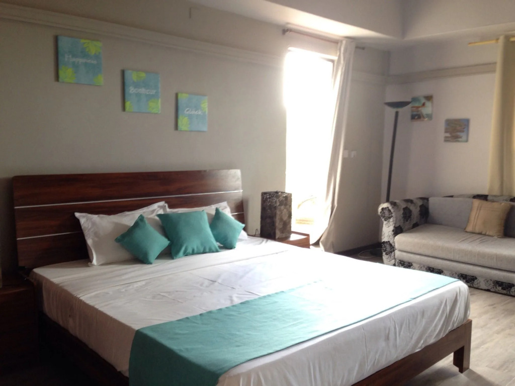 Le Gite du Bonheur Guest House & Car Rental