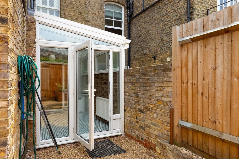 Spacious 1 Bedroom Garden Flat In Clapham Town