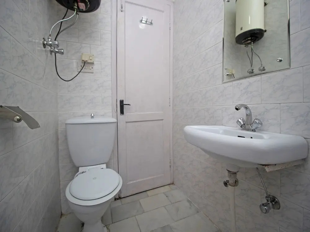 OYO 9331 Hotel White House