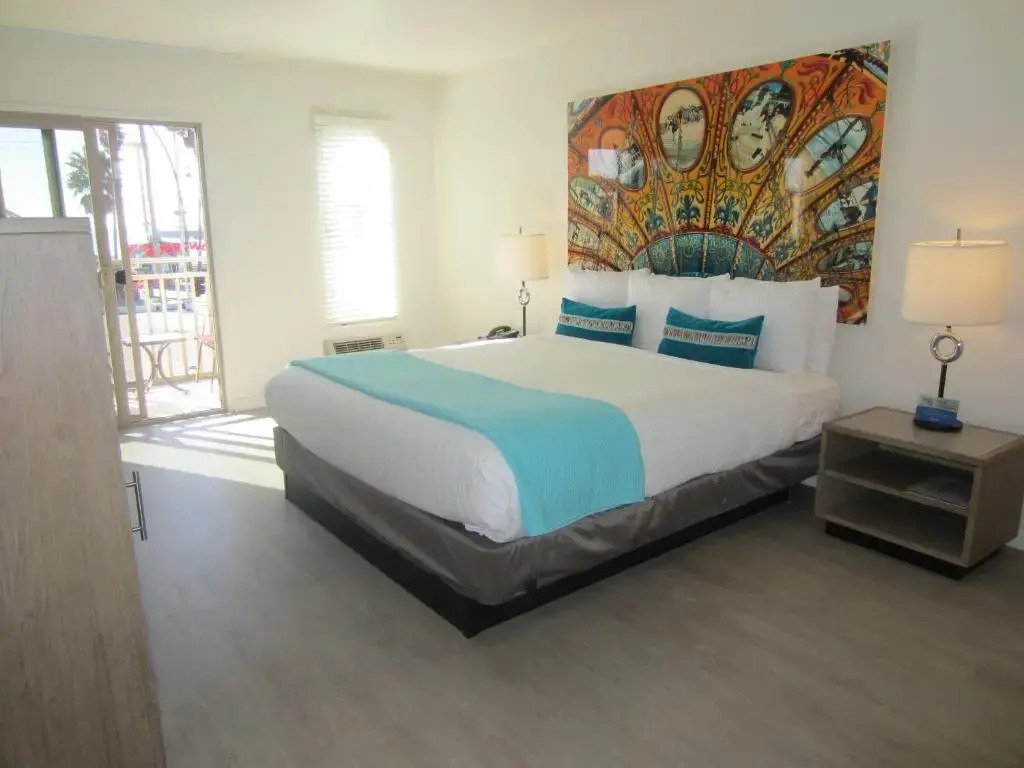 Carousel Beach Inn