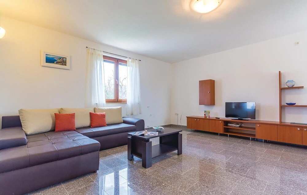 Amazing Home in Liznjan With Wifi and 3 Bedrooms