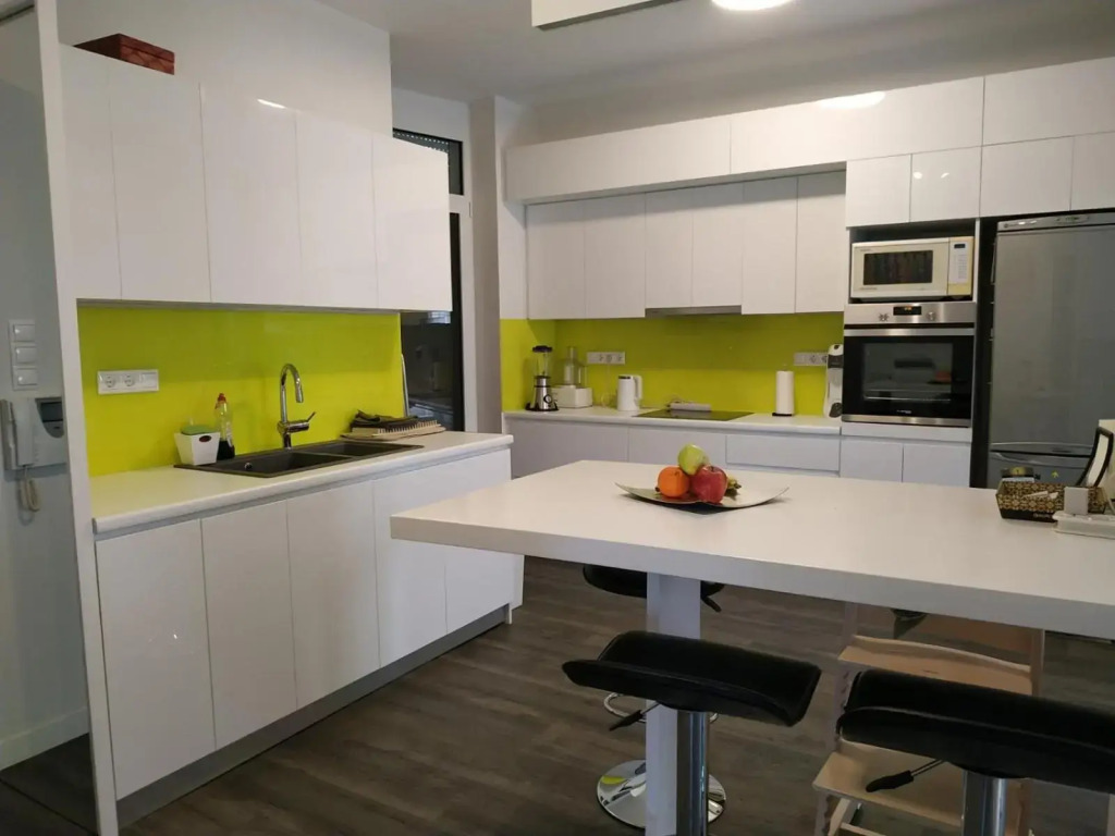 Fully renovated, family-friendly apartment, next to a huge green park, in Athens center