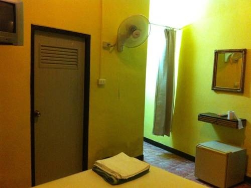 Gaeng Phet Restaurant & Guesthouse
