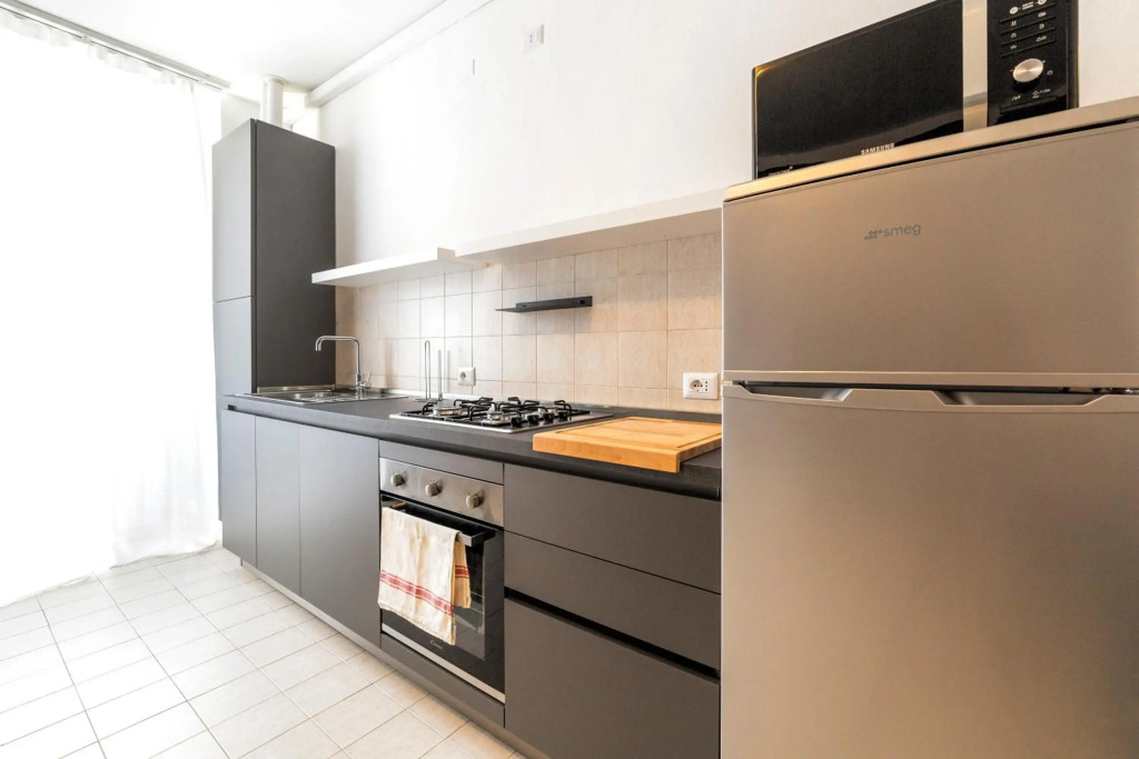 Roomy Apartment X6 close to Subway!