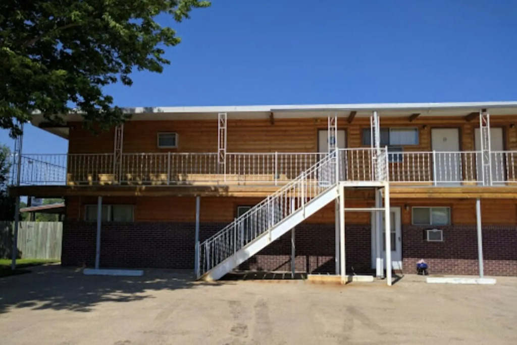 Love Hotels Western Holiday by OYO at Harlan Lake NE