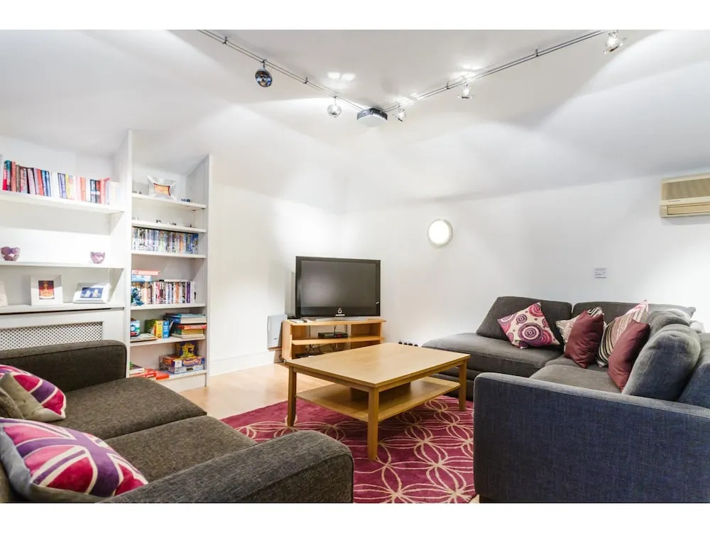 Modern 2bed Townhouse in Central London Sleeps 6