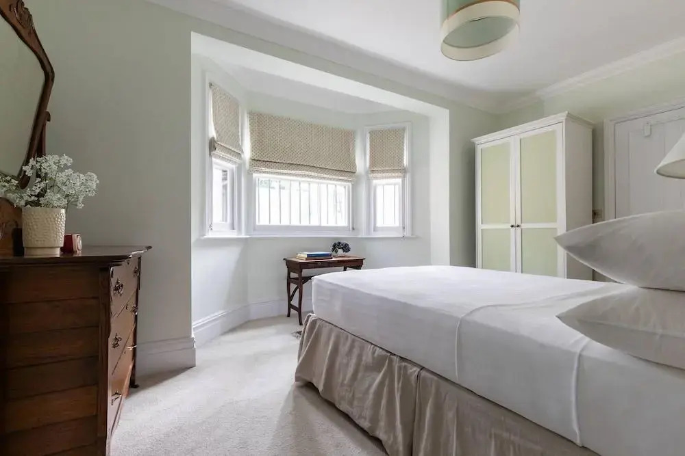Warwick Gardens II by Onefinestay