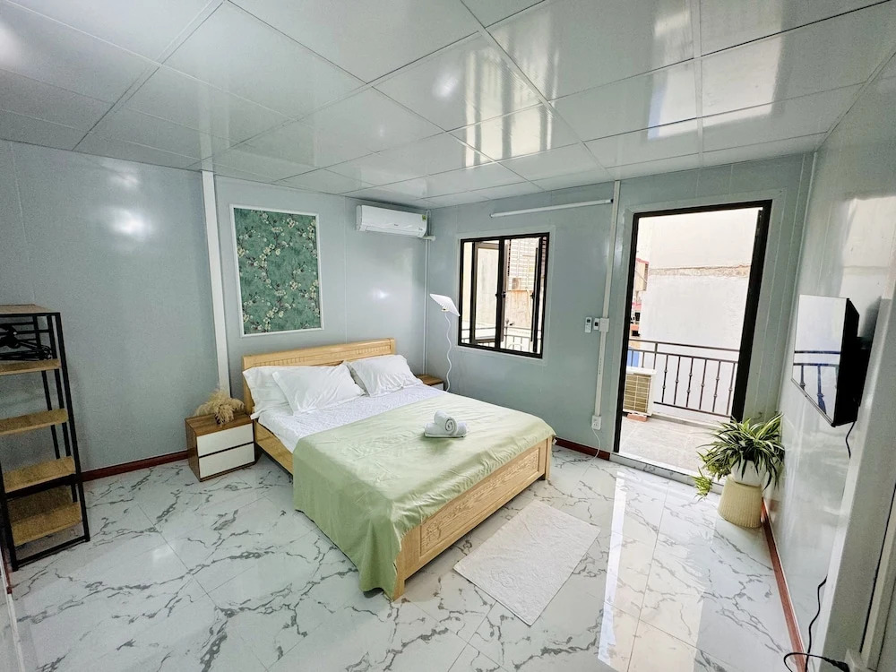 Local Me - Exclusive Centre Room