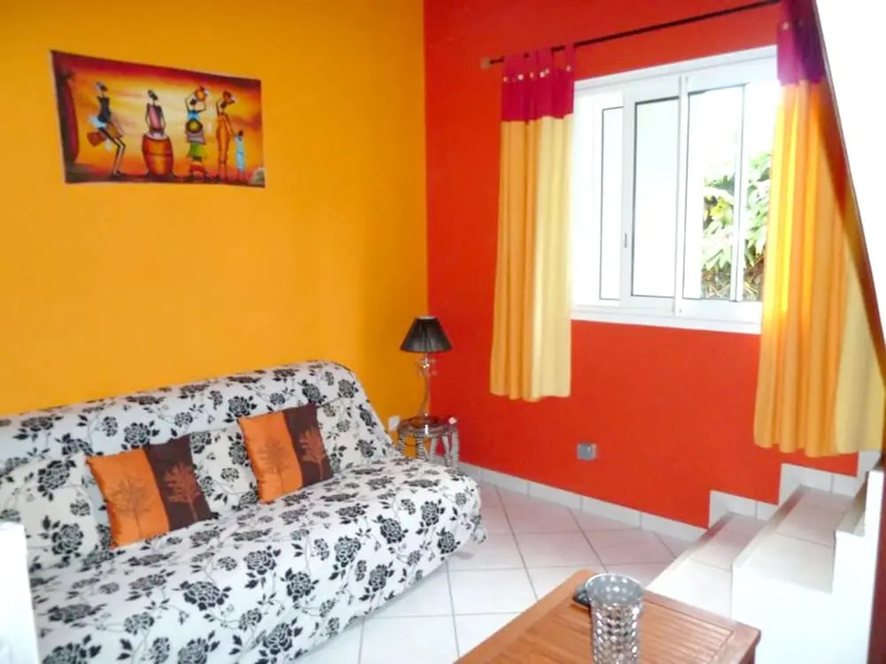 House with 2 Bedrooms in Saint Benoit, with Wonderful Mountain View, Furnished Garden And Wifi - 45 Km From the Beach