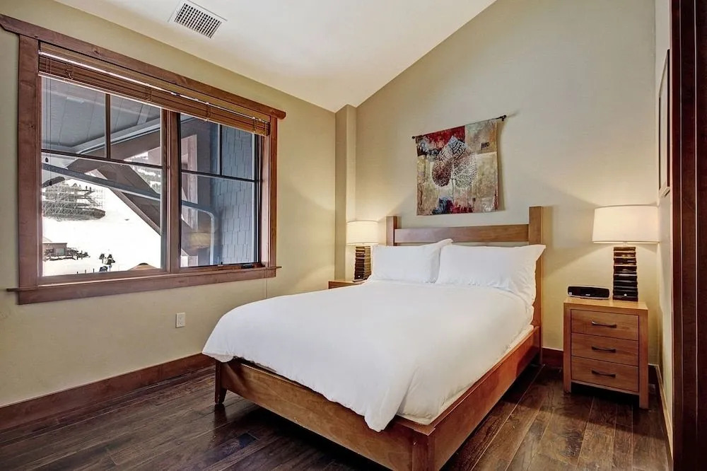 One Ski Hill Place S8501