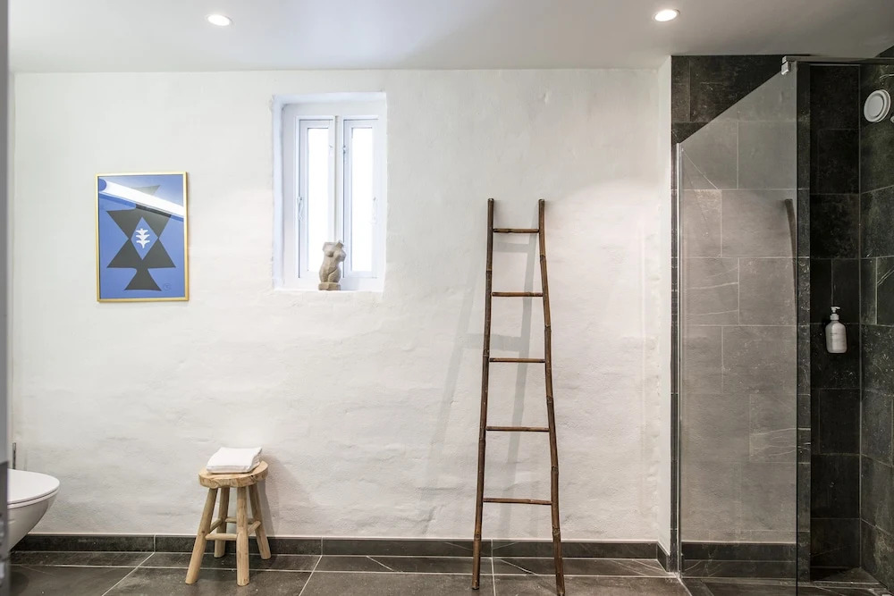 Churchill 2BR by Daniel&Jacobs