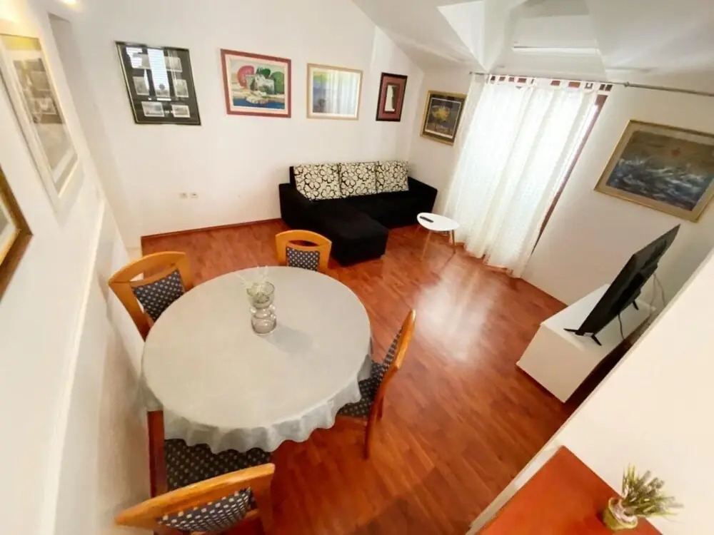 Mila - 2 Bedrooms and Free Parking - A4