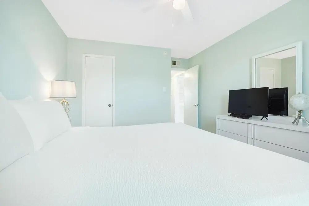 New Owner, New Decor, Steps From Beach, Sleeps 6
