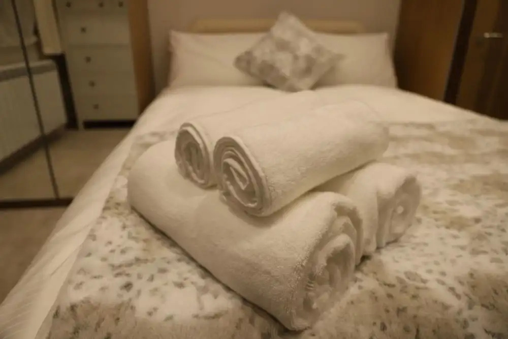 Gateshead's Amethyst 3 Bedroom Apt, Sleeps 6 Guest
