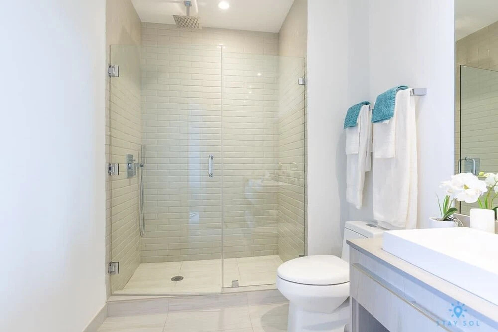 1 BR Apartment with Bay View and Parking Included