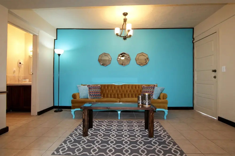 Parham Plaza Hotel