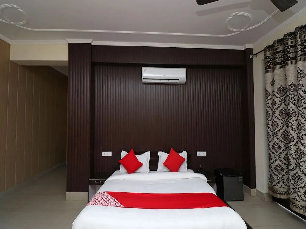 OYO 29383 Hotel Heaven Heights