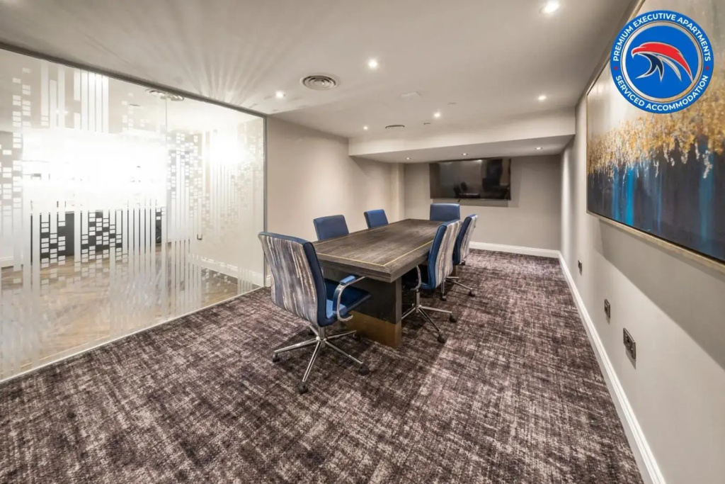 50 PERCENT OFF - Perfect for Long Stays - For Business, Professionals , Relocations & Families I Gym I Boardroom I Cinema I WIFI - Book today 2 Bed at Premium Executive Serviced Apartment - St Martins Place
