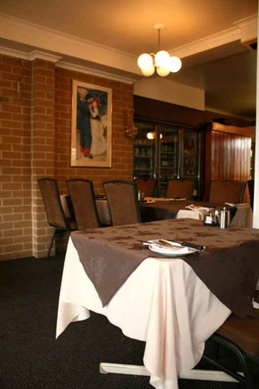 Grand Manor Motor Inn