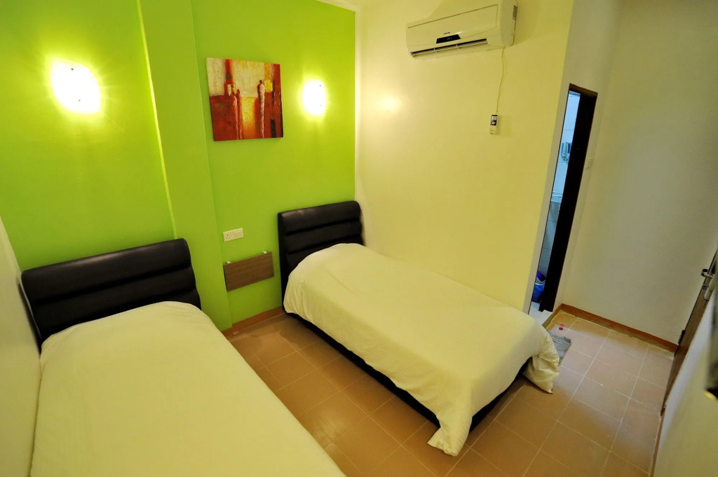 OYO 850 Gold Star Hotel