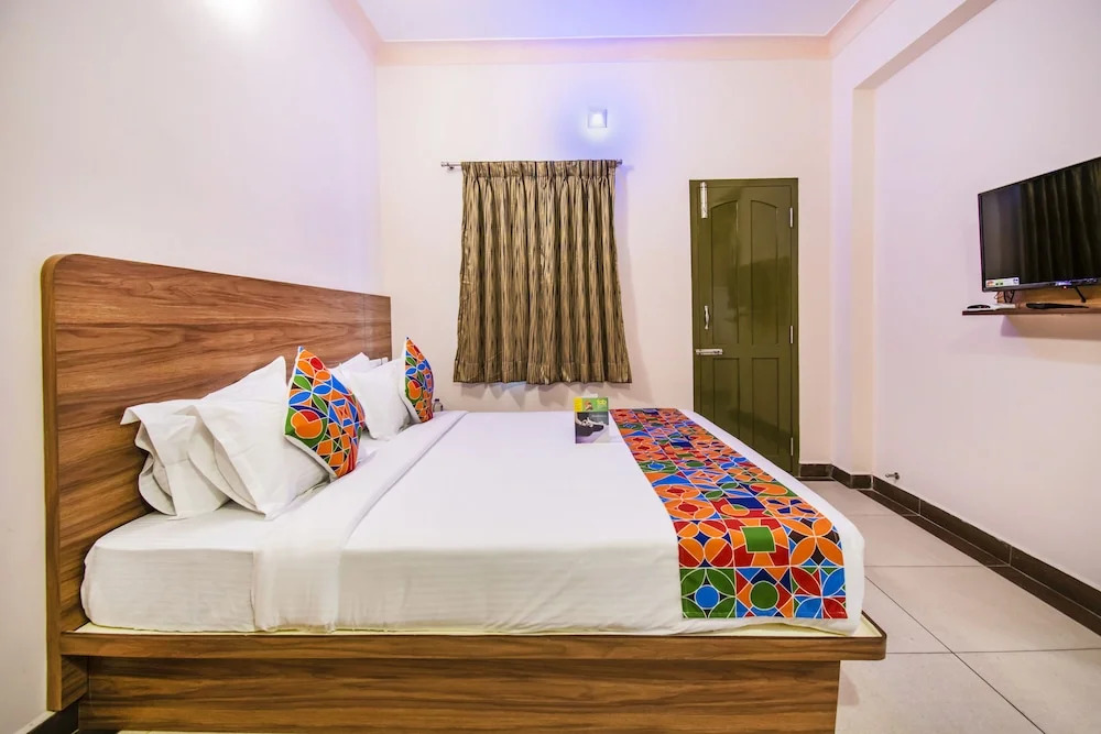 Fabhotel Radha Residency