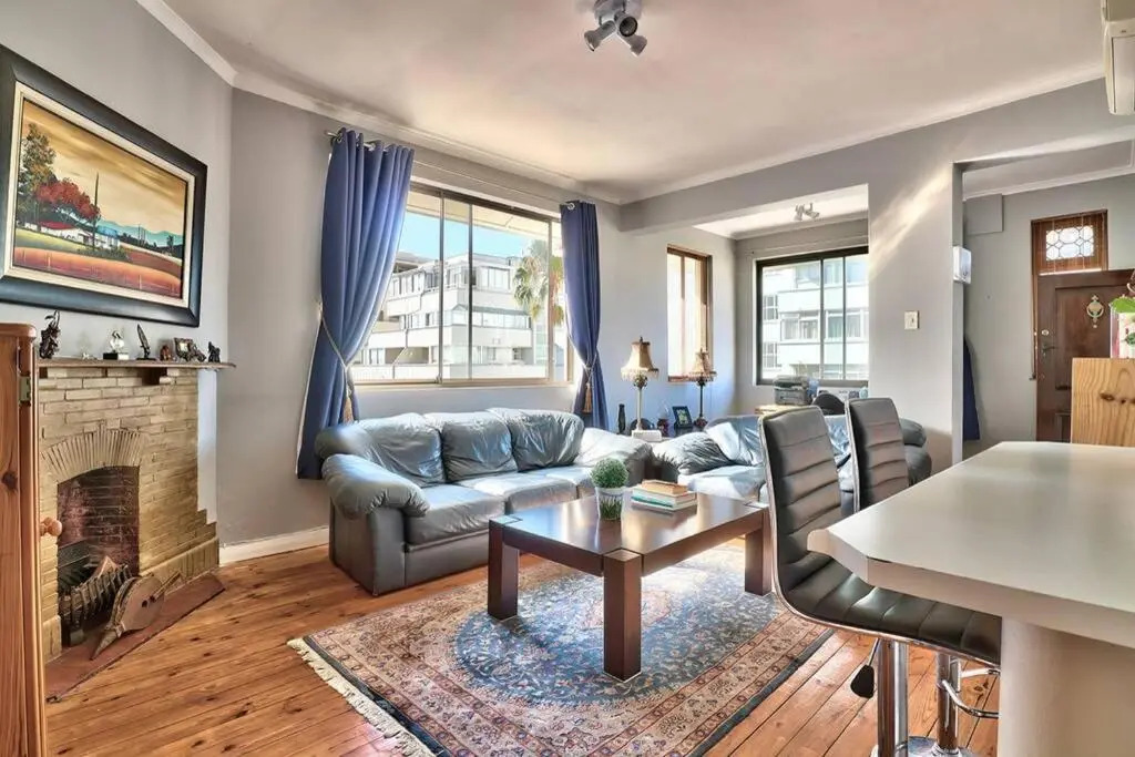 Sunny Apartment in SEA POINT right by PROMENADE