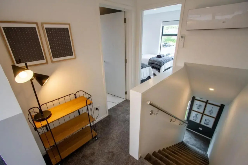Art Deco 2 bed by Latimer Square