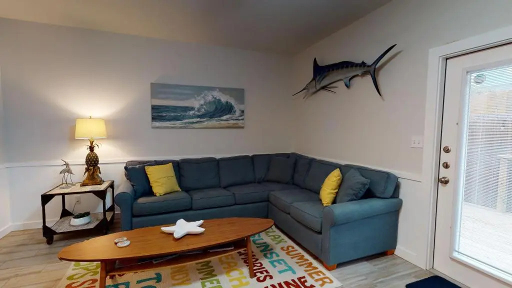 BC502 Beautifully Decorated Townhome, Heated Pool, Garage Access