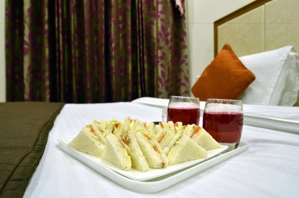 OYO 5190 Hotel Golden Inn