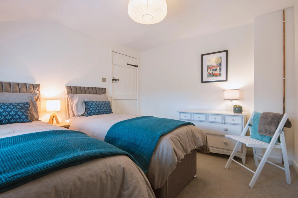 Church Cottage West Down, Sleeps 6-7, Dog Friendly