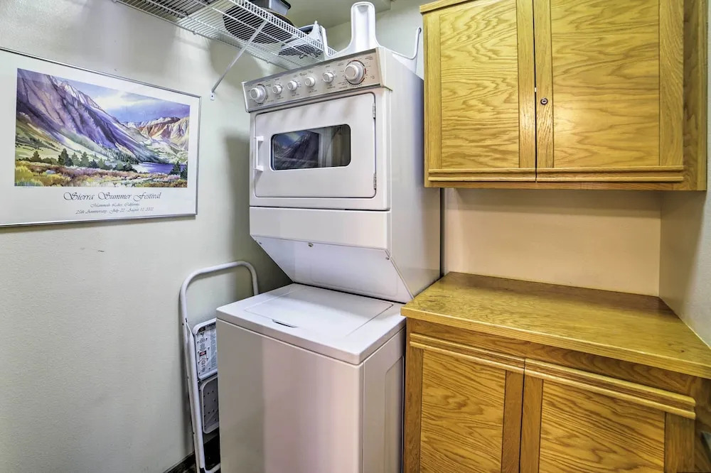 Mammoth Lakes Vacation Rental w/ Community Hot Tub