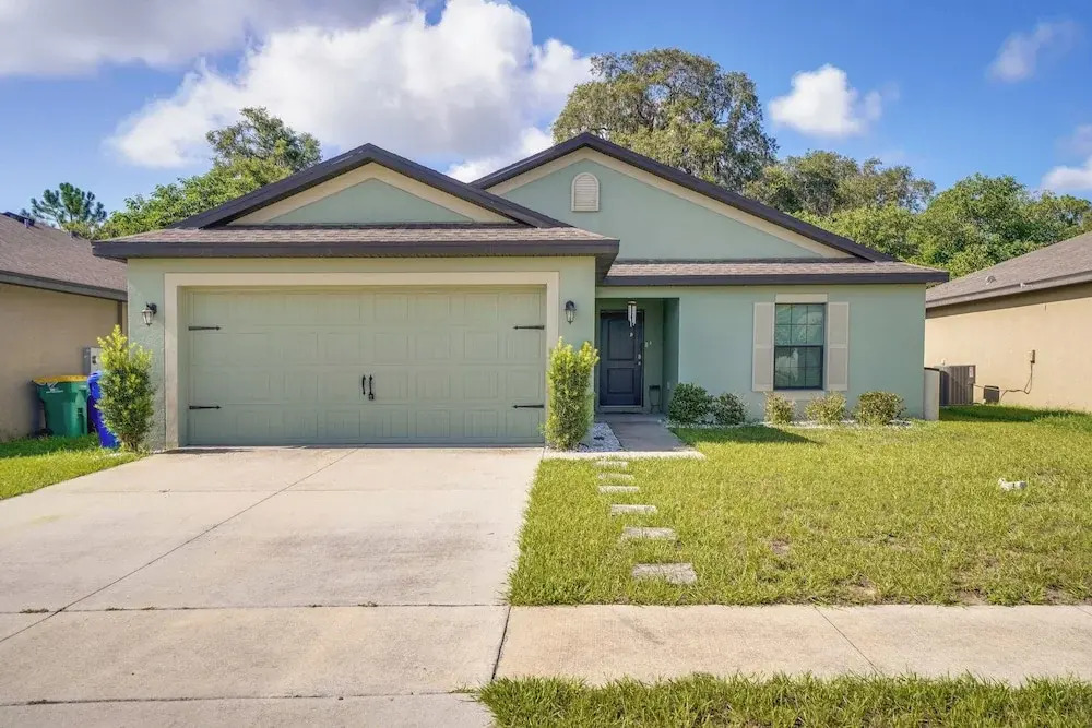 Tavares Retreat w/ Covered Patio & Private Yard