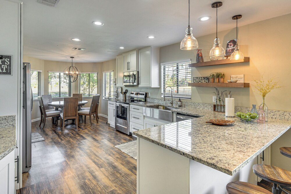 Coastal Pine Lakes Golf Club Getaway: Pets Welcome