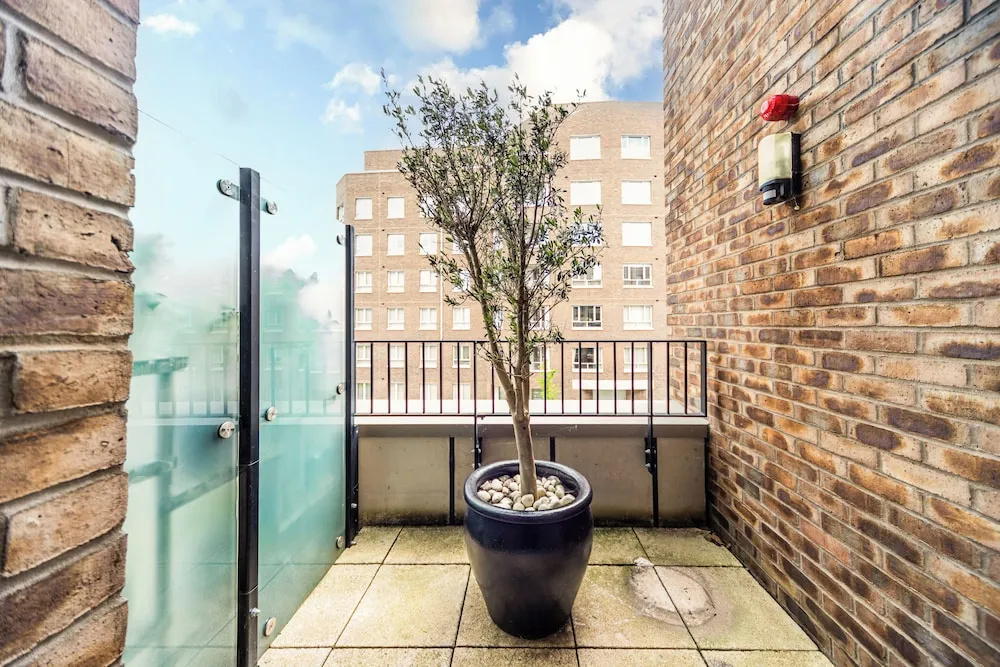 Barking Bright Apartment With 2 Bedrooms