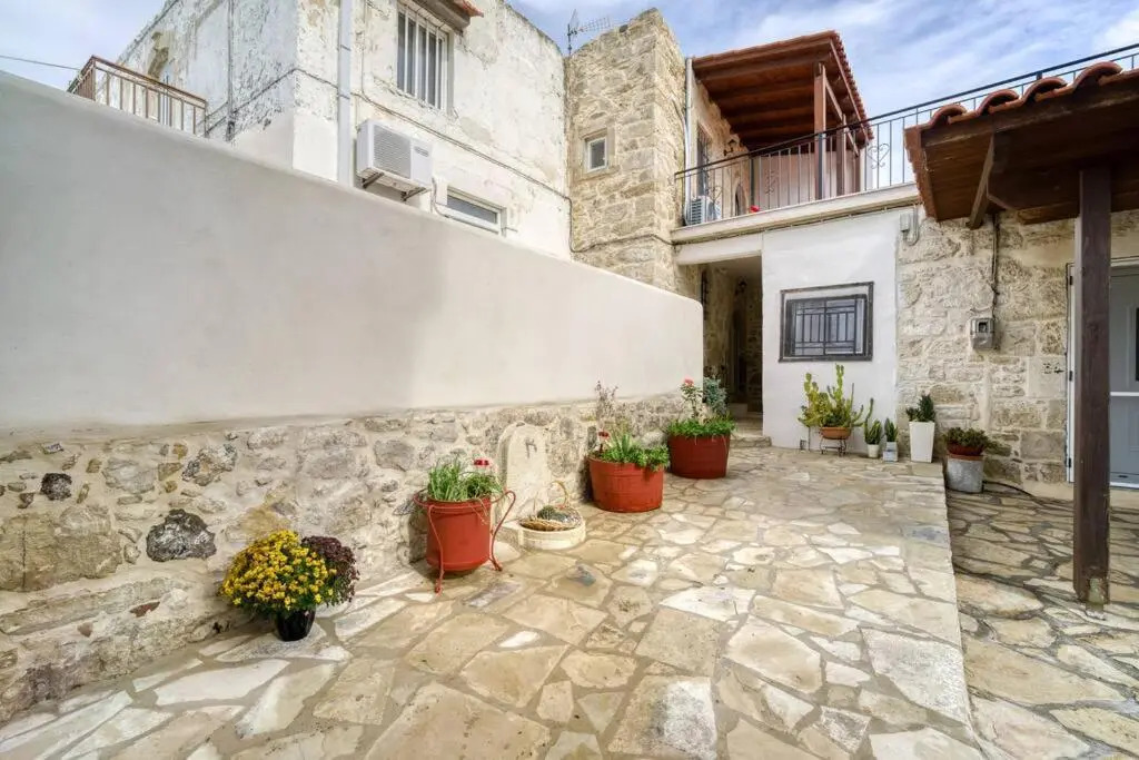 Skountakis House