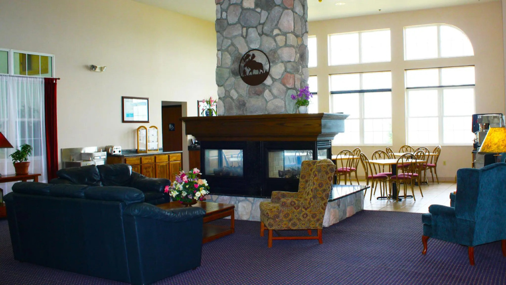 Magnuson Grand Hotel Lakefront Paradise