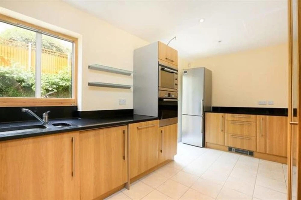 Modern and trendy 4 bed townhouse in Bristol