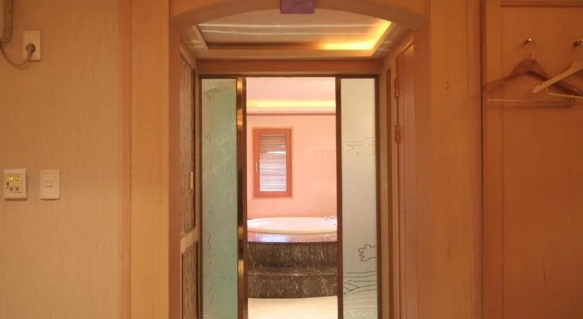 Utopia Hotel