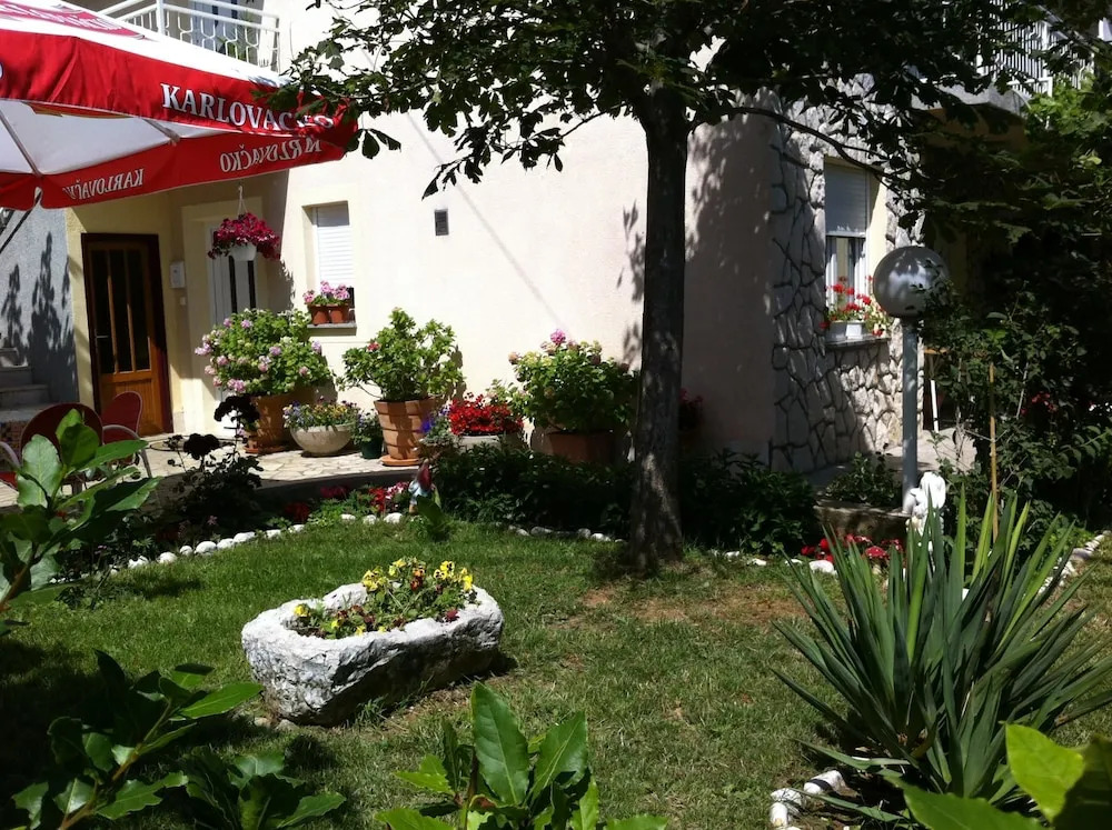 Apartments Gorana 4246