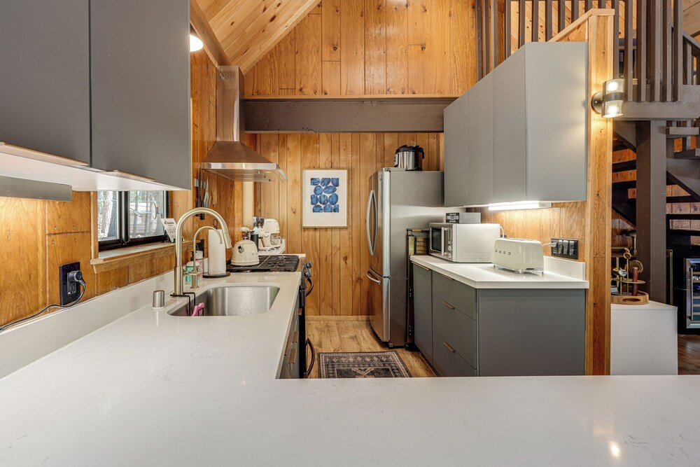 Modern Big Trees Family Cabin w/ Full Amenities