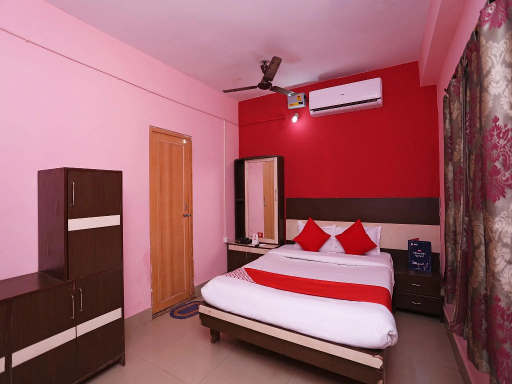 OYO 13624 Kapoors Plaza Guest House