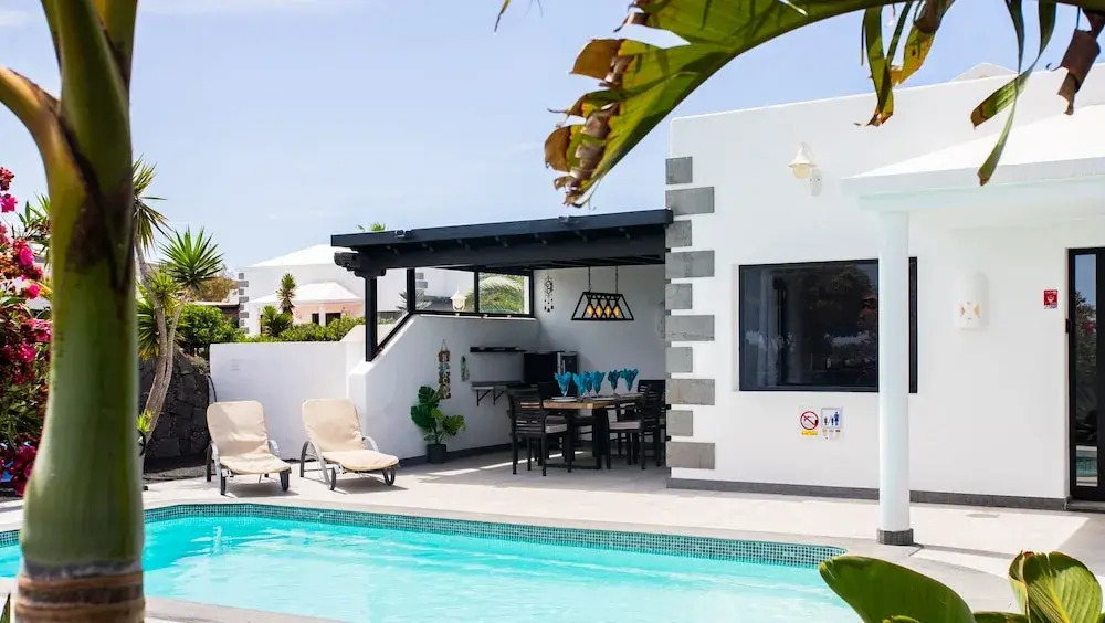 Gorgeous Newly Renovated 4-bedroom Villa!