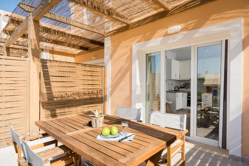 Reiki Apartments Erikousa