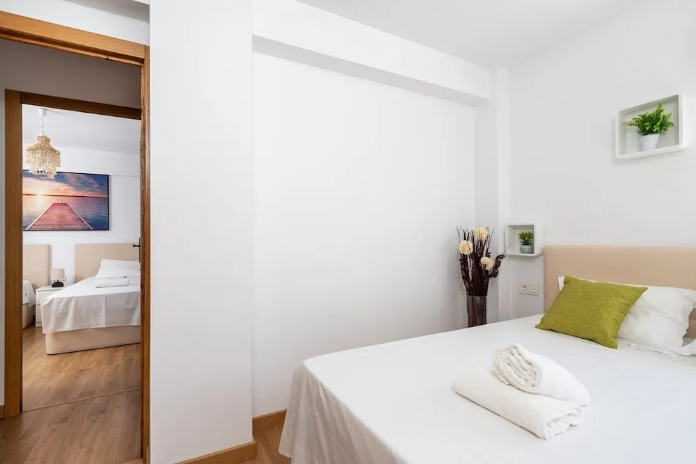Tasteful Apartment Near the Beach Ref 107