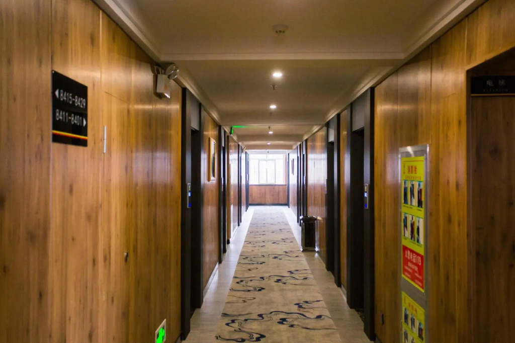 Super 8 Hotel