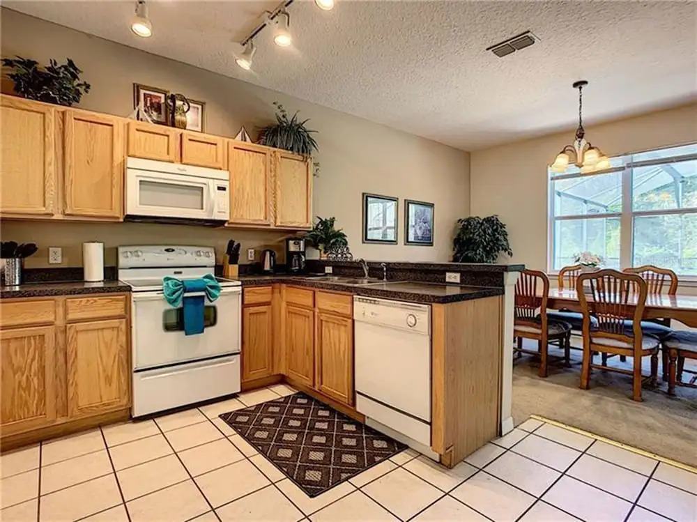 A 4 Bedroom Villa in Davenport With its own Private Pool
