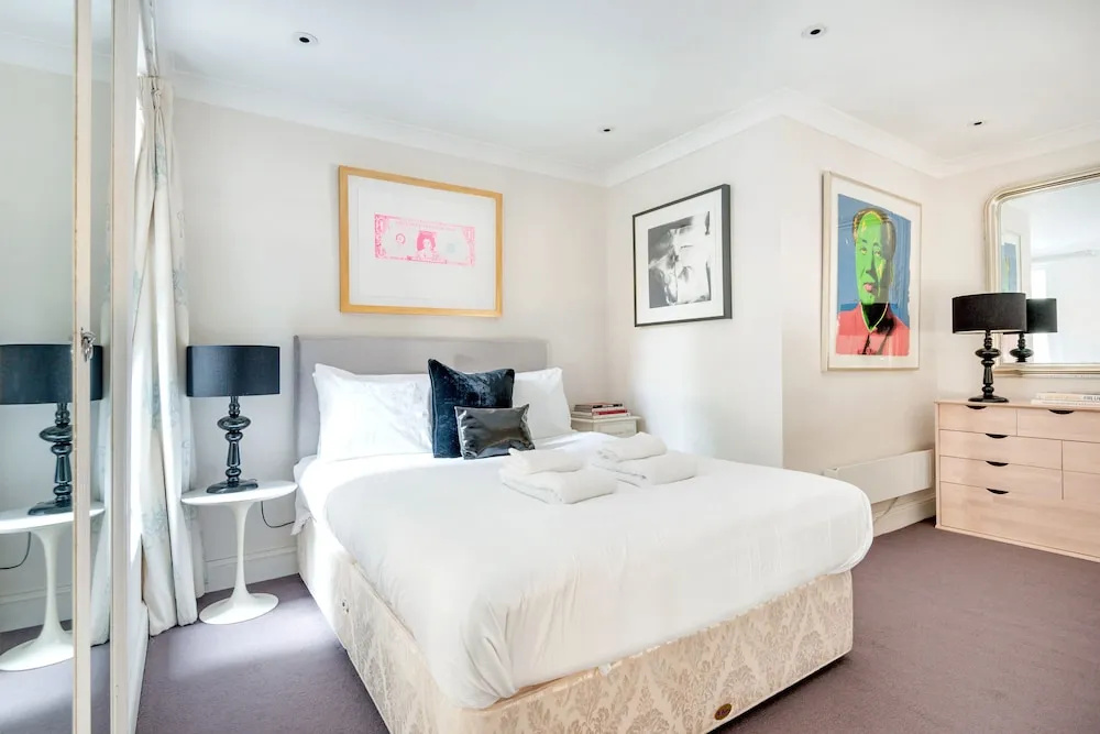 Chic Chelsea Home near South Kensington by UnderTheDoormat
