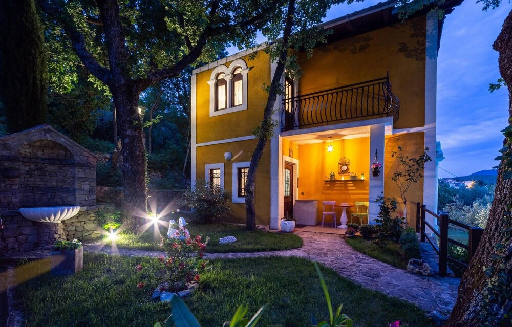 Beautiful Home In Srinjine