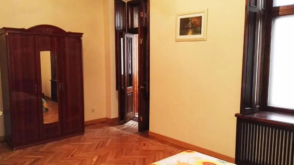 Four Season Apartments