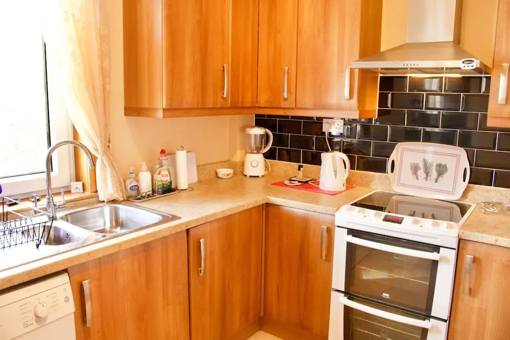 2 Bedroom Edinburgh Apartment